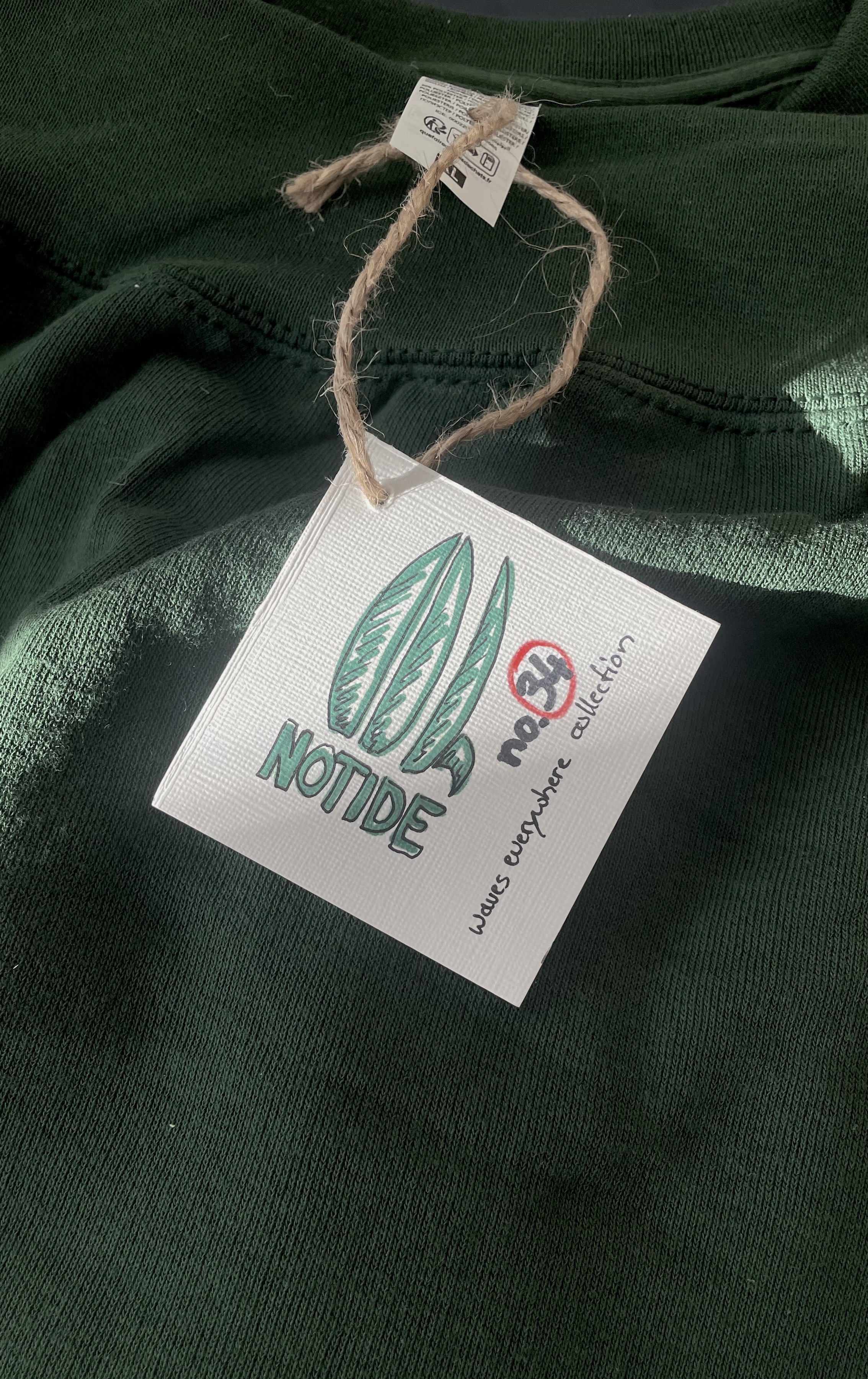 ein labelschild von notide im sonnenlicht
